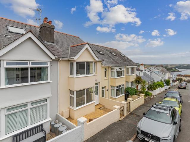 4 bedroom terraced house for sale