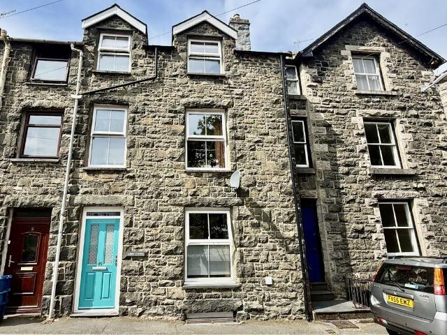4 bedroom terraced house for sale