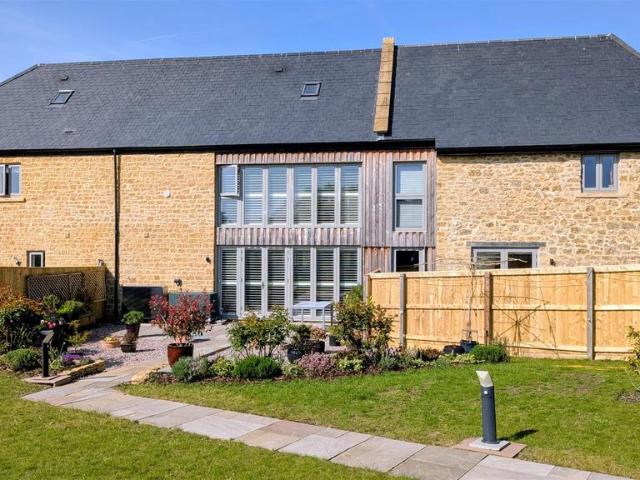 4 bedroom terraced house for sale