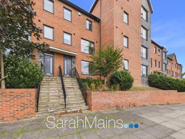 4 bedroom terraced house for sale