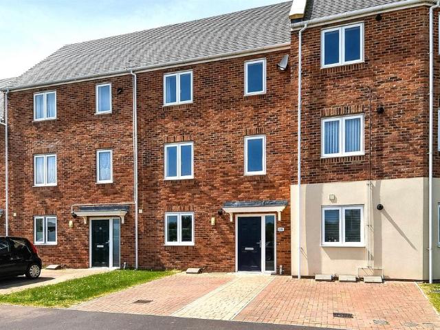 4 bedroom terraced house for sale