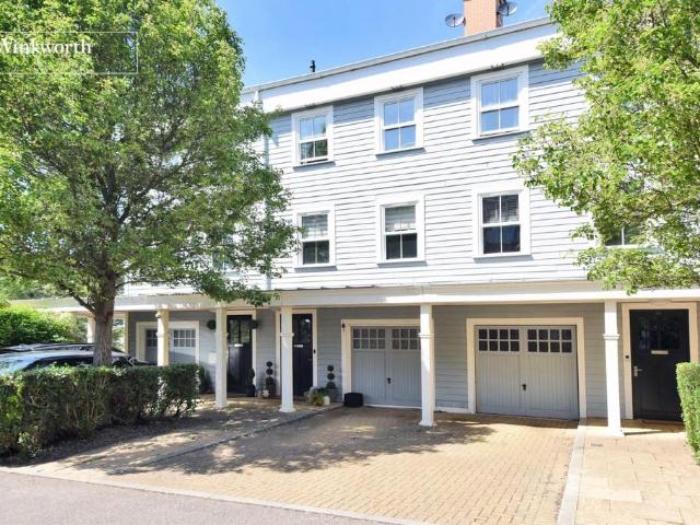 4 bedroom terraced house for sale