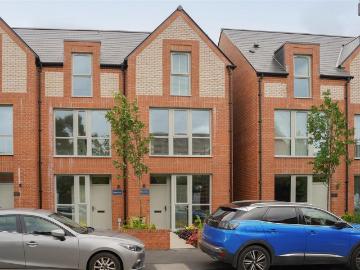 4 bedroom terraced house for sale