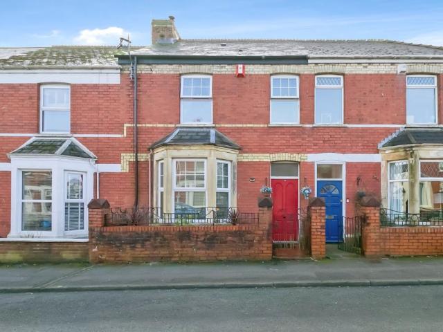 4 bedroom terraced house for sale