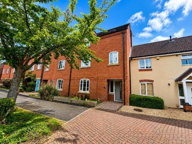 4 bedroom terraced house for sale