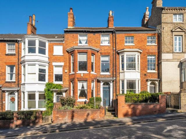 4 bedroom terraced house for sale
