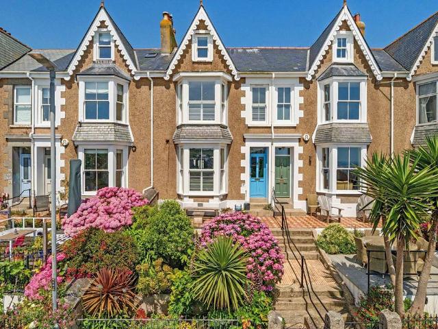 4 bedroom terraced house for sale