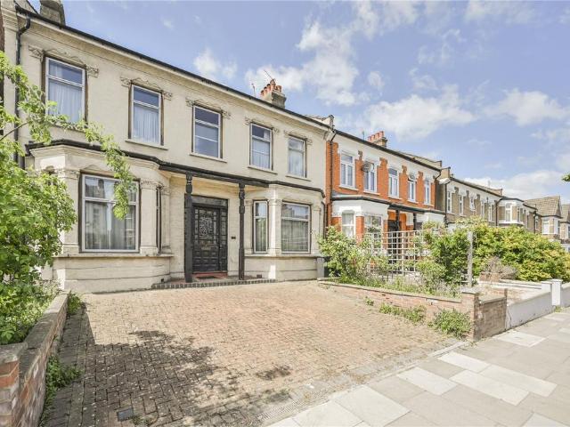 4 bedroom end of terrace house for sale