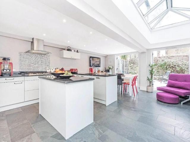 4 bedroom terraced house for sale