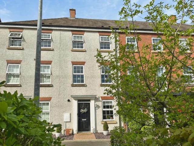 4 bedroom terraced house for sale