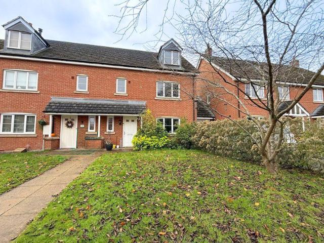4 bedroom end of terrace house for sale