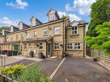 4 bedroom terraced house for sale