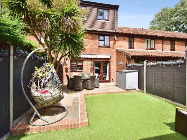 4 bedroom terraced house for sale