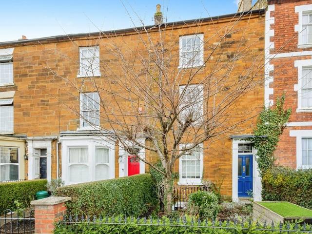 4 bedroom terraced house for sale
