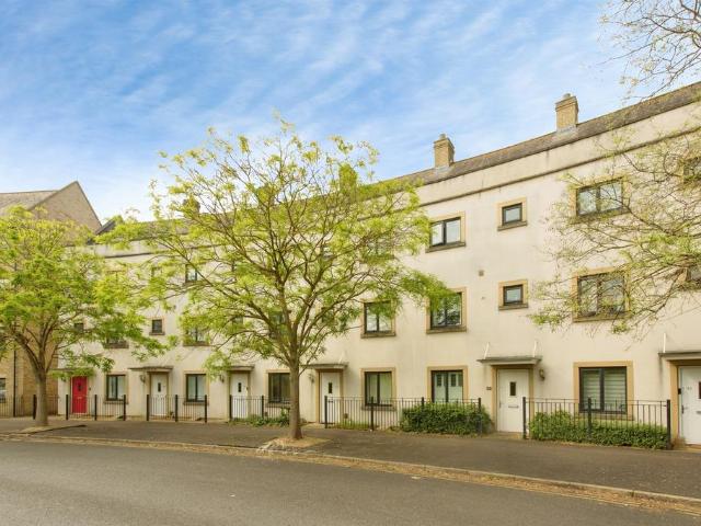 4 bedroom terraced house for sale