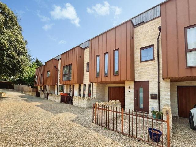4 bedroom terraced house for sale