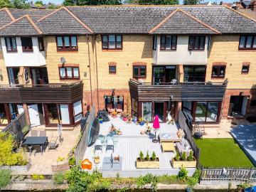 4 bedroom terraced house for sale