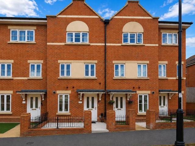 4 bedroom terraced house for sale
