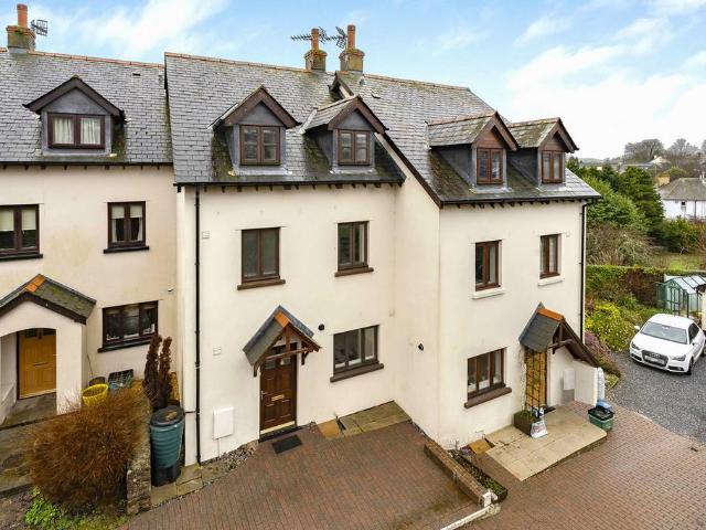 4 bedroom terraced house for sale