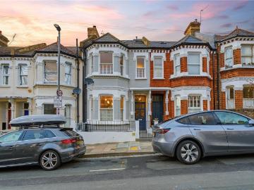 4 bedroom terraced house for sale