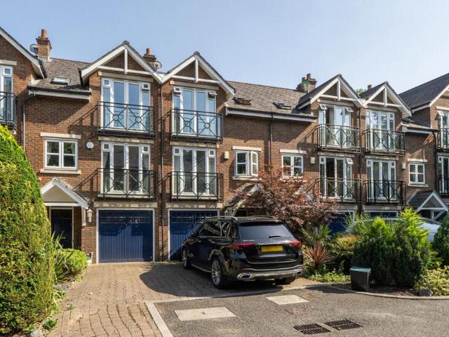 4 bedroom terraced house for sale