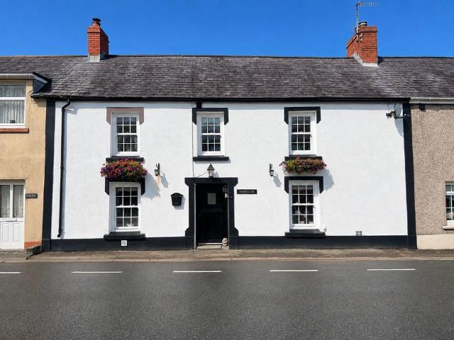 4 bedroom terraced house for sale