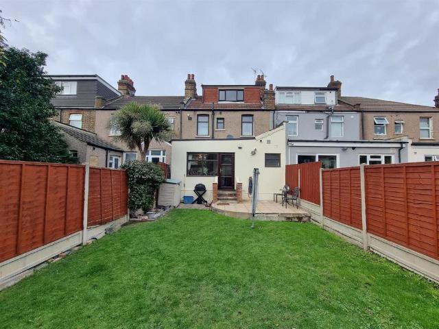 4 bedroom terraced house for sale