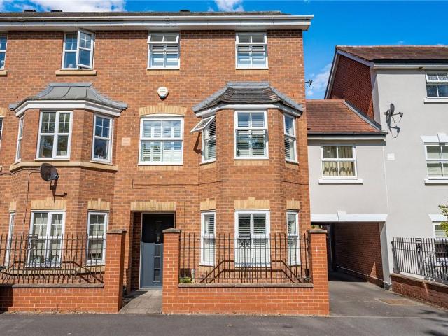 4 bedroom terraced house for sale