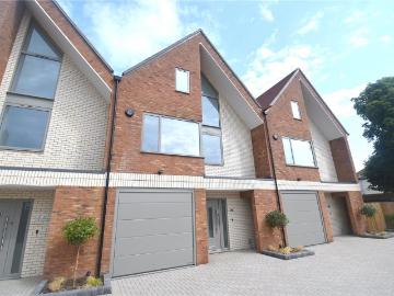 4 bedroom terraced house for sale