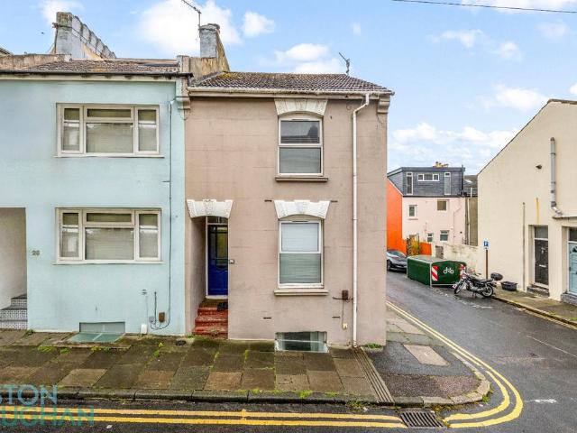 4 bedroom terraced house for sale