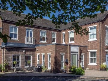 4 bedroom terraced house for sale