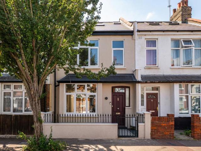 4 bedroom terraced house for sale