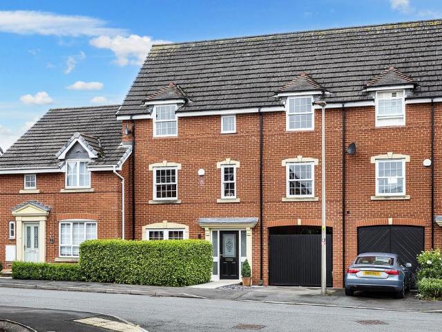 4 bedroom terraced house for sale