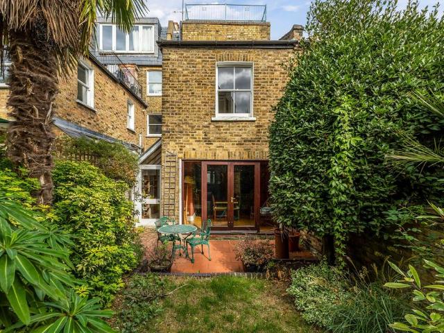 4 bedroom terraced house for sale