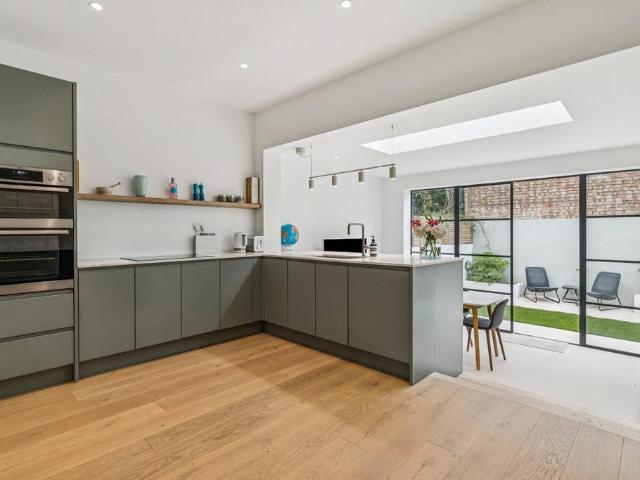4 bedroom terraced house for sale