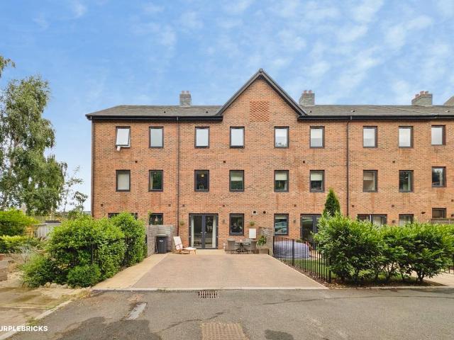 4 bedroom terraced house for sale