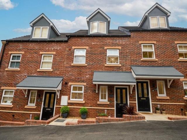 4 bedroom terraced house for sale