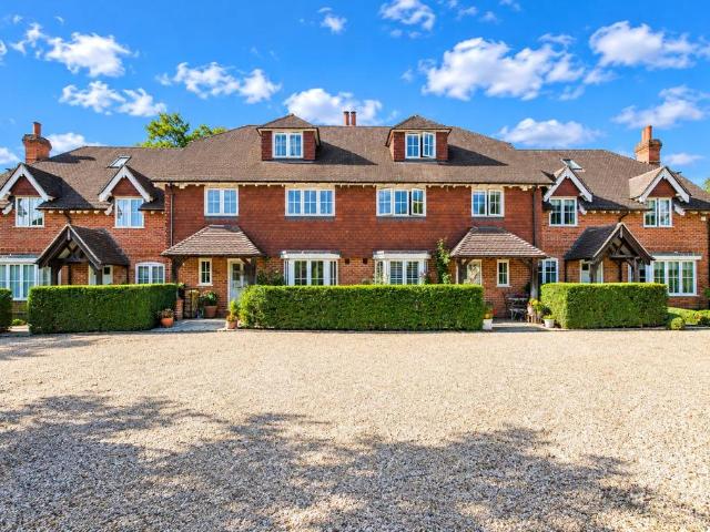 4 bedroom terraced house for sale
