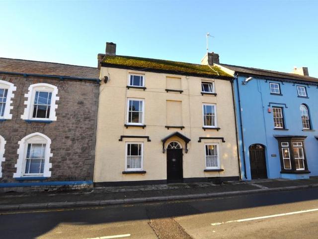 4 bedroom terraced house for sale