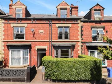 4 bedroom terraced house for sale