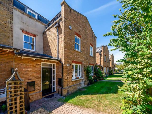 4 bedroom terraced house for sale