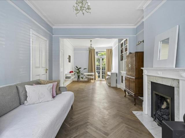 4 bedroom terraced house for sale
