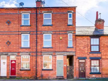 4 bedroom terraced house for sale