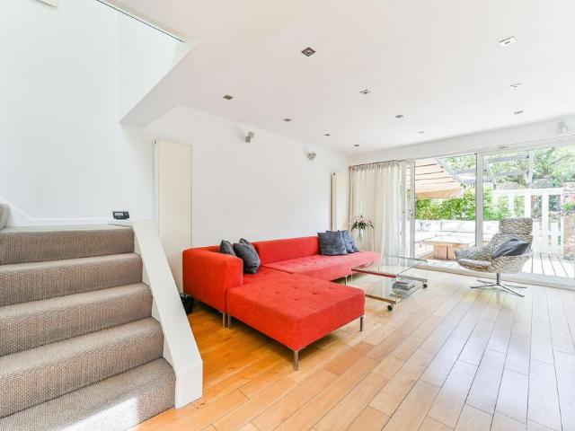 4 bedroom terraced house for sale