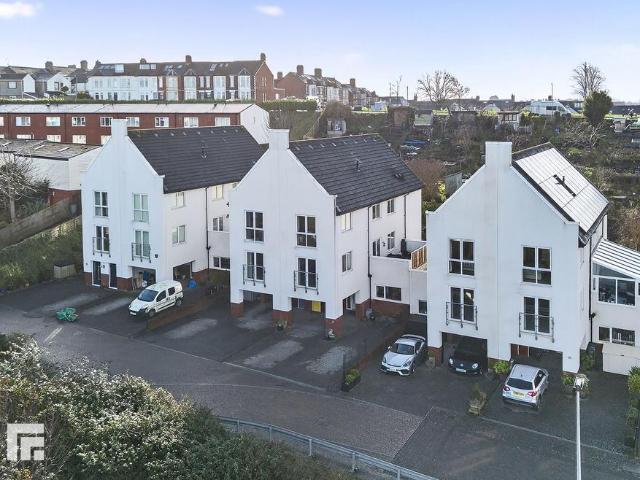 4 bedroom terraced house for sale