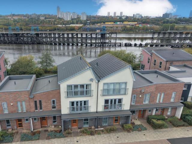 4 bedroom terraced house for sale