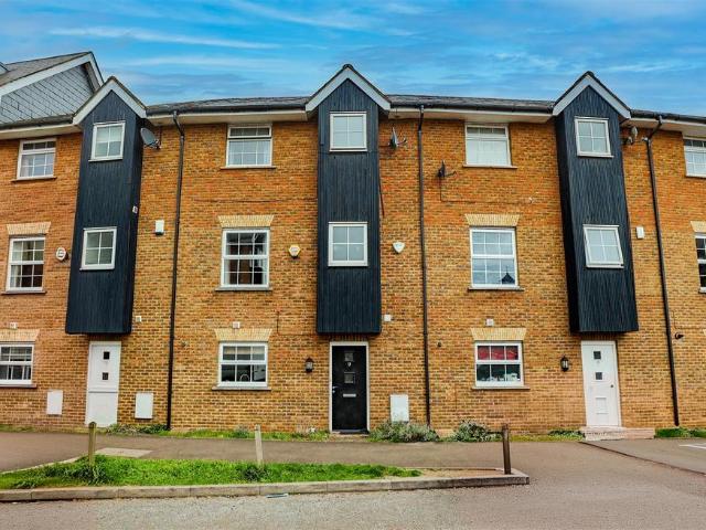 4 bedroom terraced house for sale