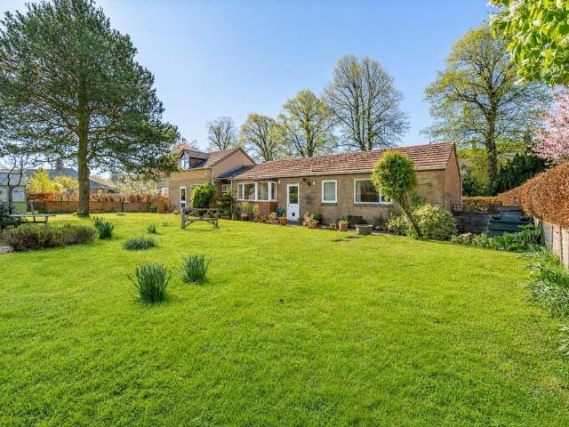 4 bedroom detached bungalow for sale