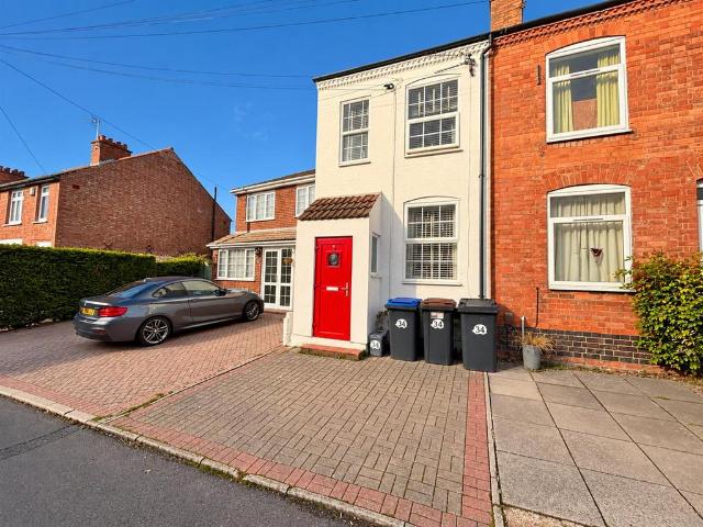 4 bedroom terraced house for sale