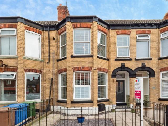 4 bedroom terraced house for sale